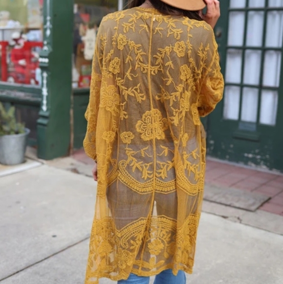 Western Lace Kimono Duster - Picture 3 of 4
